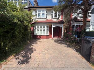 4 Bedroom Terraced House – Hamilton Crescent, London N13